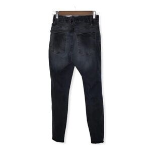 Good American Good Curve Crop Jeans in Black 075.